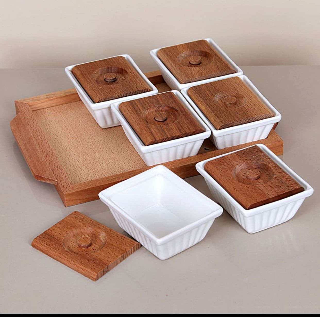 Ahşap Stand ve  Kapaklı Seramik 6lı Kahvaltılık